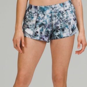 Lululemon Hotty Hot Shorts 2.5”